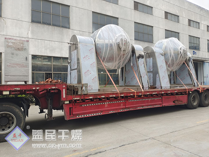 河南某客戶向亚洲综合AV一区二区三区訂購的雙錐真空幹燥機順利發貨