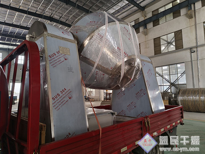 甘肅某客戶向亚洲综合AV一区二区三区訂購的搪瓷雙錐回轉真空幹燥機順利發貨